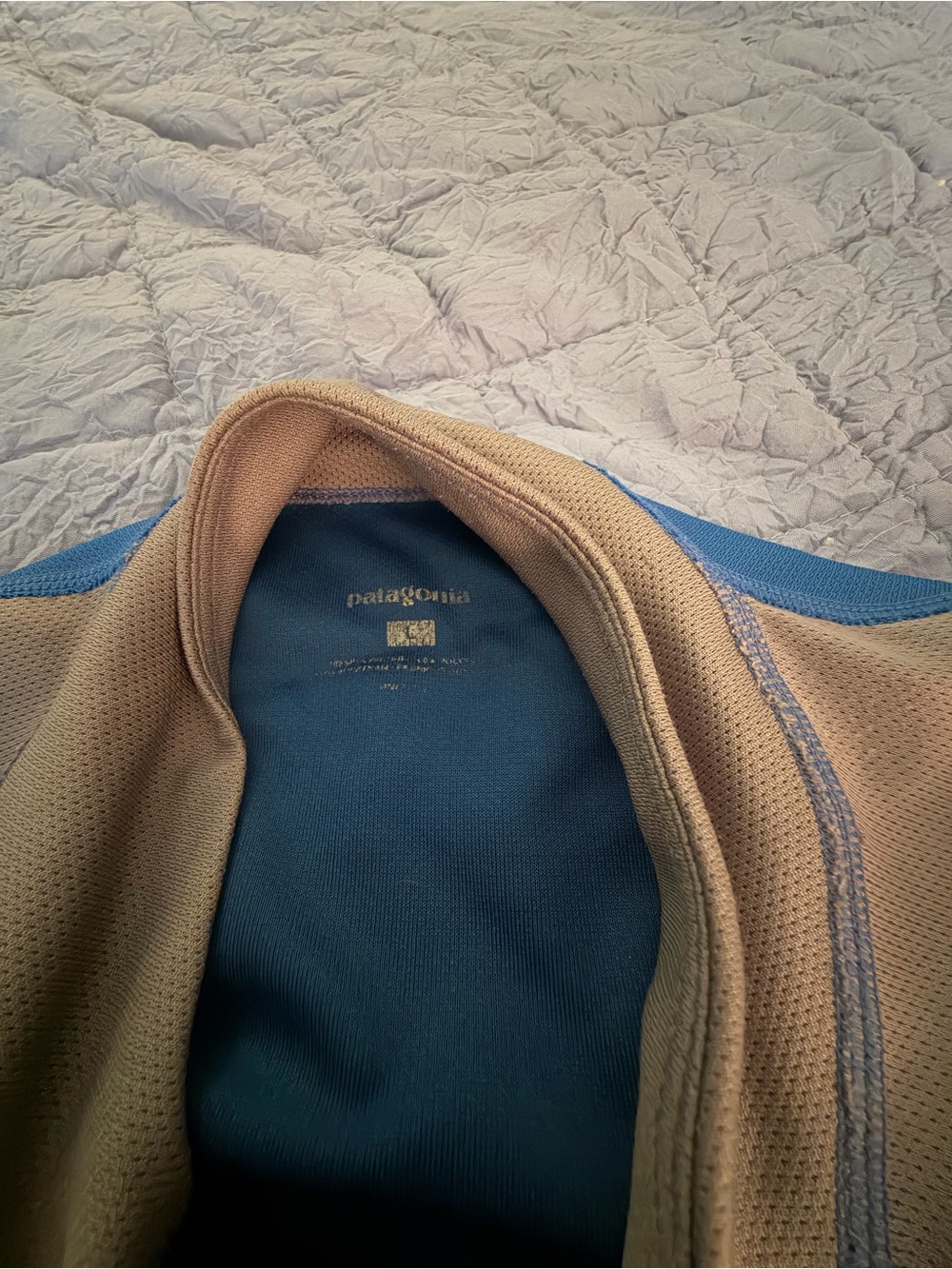 Patagonia Blue and Cream Short Sleeve Zip-Front Top Men’s Large - Picture 4 of 5